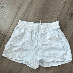 Alo Yoga Alumni Short in white - barely worn!